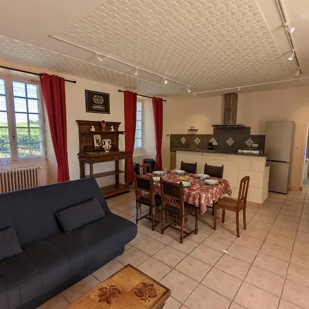 Holiday home Avec 3 Chambres, Jardin Privatif, 12 Velos, Proche De Cognac - Fr-1-653-205 Cherves-de-Cognac