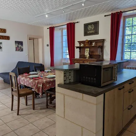 Avec 3 Chambres, Jardin Privatif, 12 Velos, Proche De Cognac - Fr-1-653-205 Holiday home