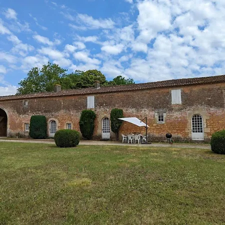 Des Gardes 2 : Charme Historique Avec Vélos Et Grand Terrain - Fr-1-653-205 * Cherves-de-Cognac