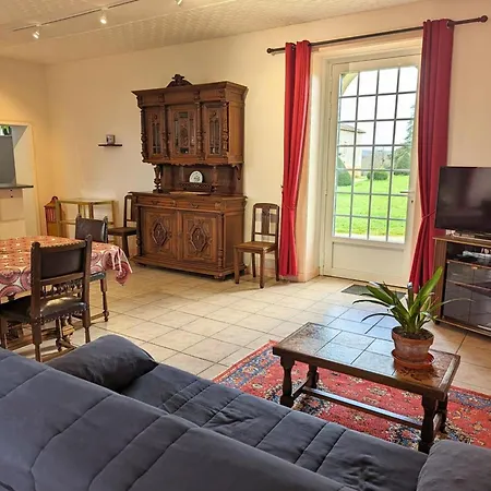 Dom wakacyjny De Charme Pres De Cognac Avec Velos Et Jardin - Fr-1-653-205 *