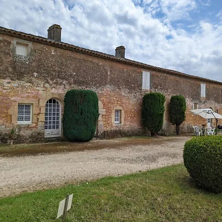 Avec 3 Chambres, Jardin Privatif, 12 Velos, Proche De Cognac - Fr-1-653-205