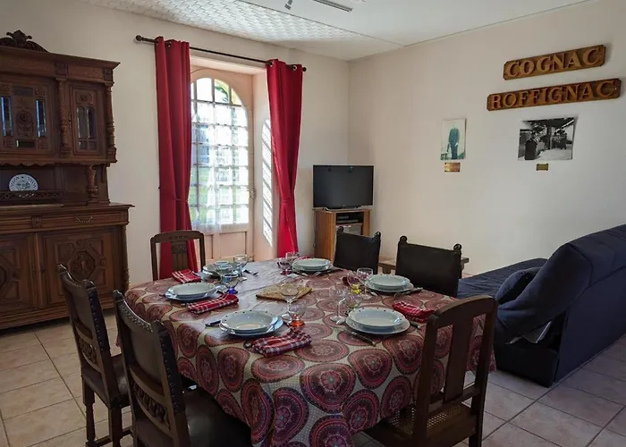 De Charme Pres De Cognac Avec Velos Et Jardin - Fr-1-653-205 *