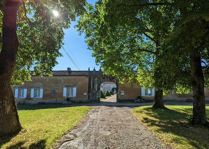 Feriehus De Charme Pres De Cognac Avec Velos Et Jardin - Fr-1-653-205 *